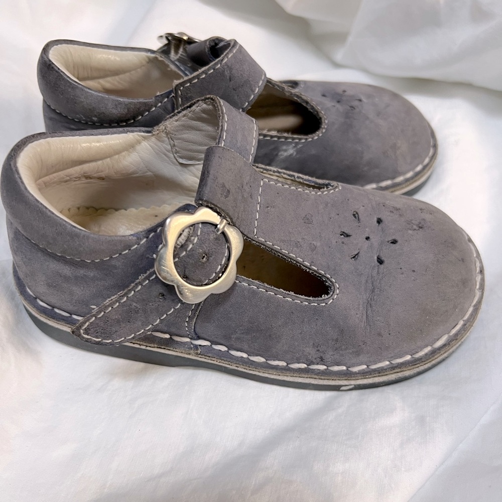 Size 8 toddler girl adorable Mary Jane shoes by Kid Express